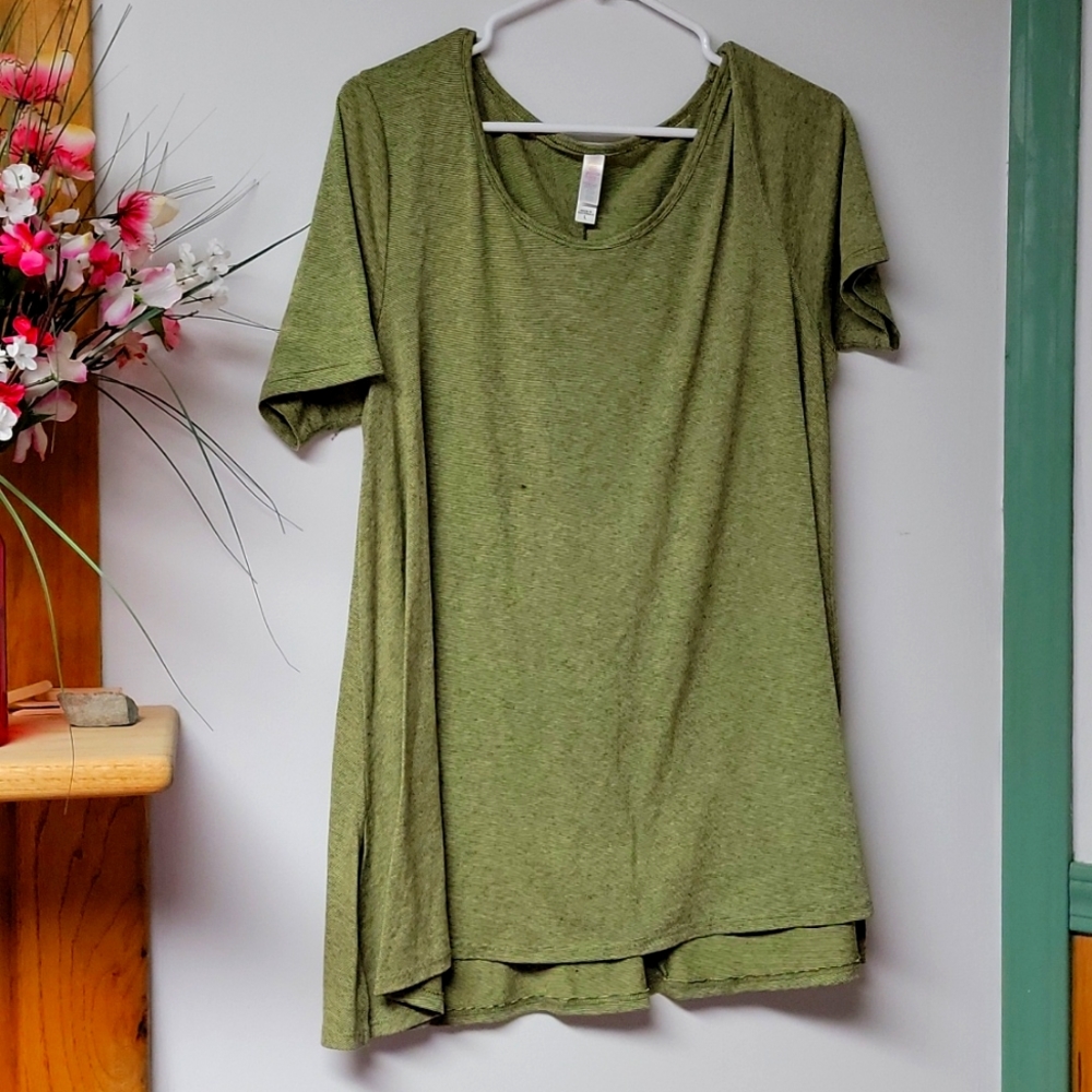 Lularoe Classic Tee